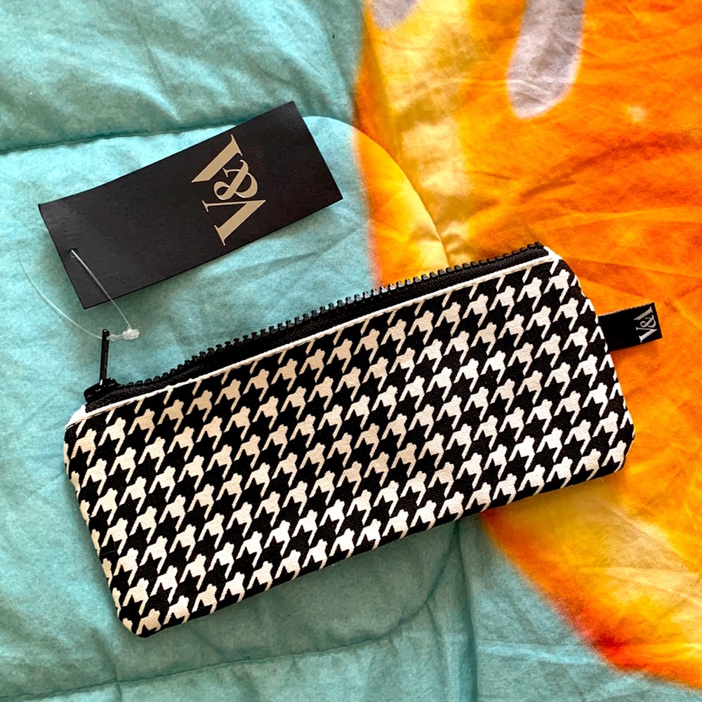 V&A Museum Houndstooth Pouch